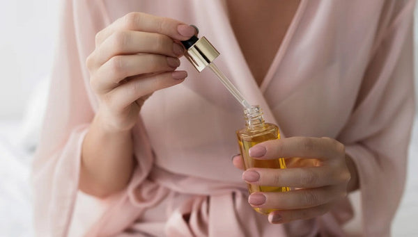Benefits of Using Hyaluronic Acid with Vitamin C Serum