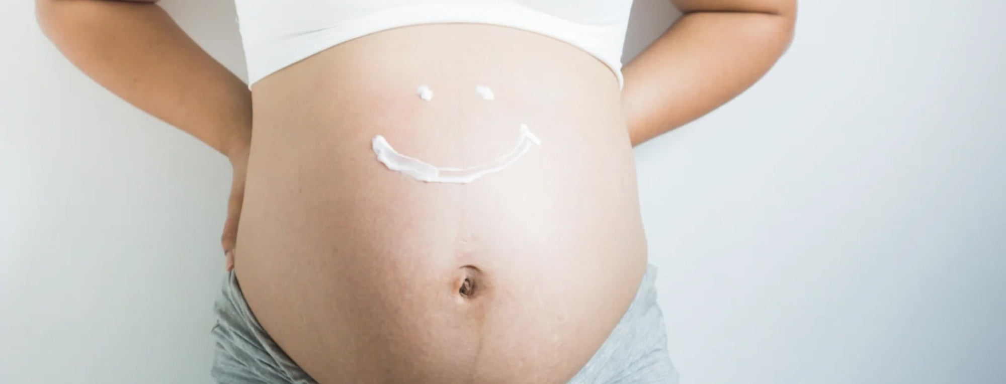 Postpartum Care: Healing and Fading Stretch Marks with the Help of Oil